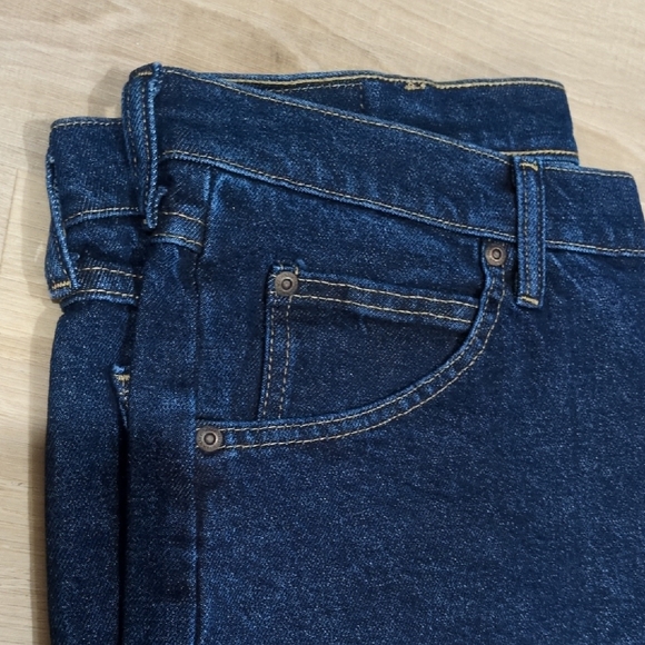 Wrangler Men's Dark Blue Relaxed Jeans - Picture 4 of 6